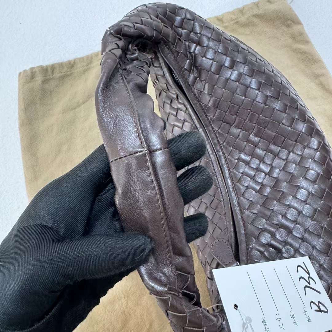 Bottega Veneta Intrecciato Hobo Bag Medium Chocolate Brown Lambskin leather with Mirror