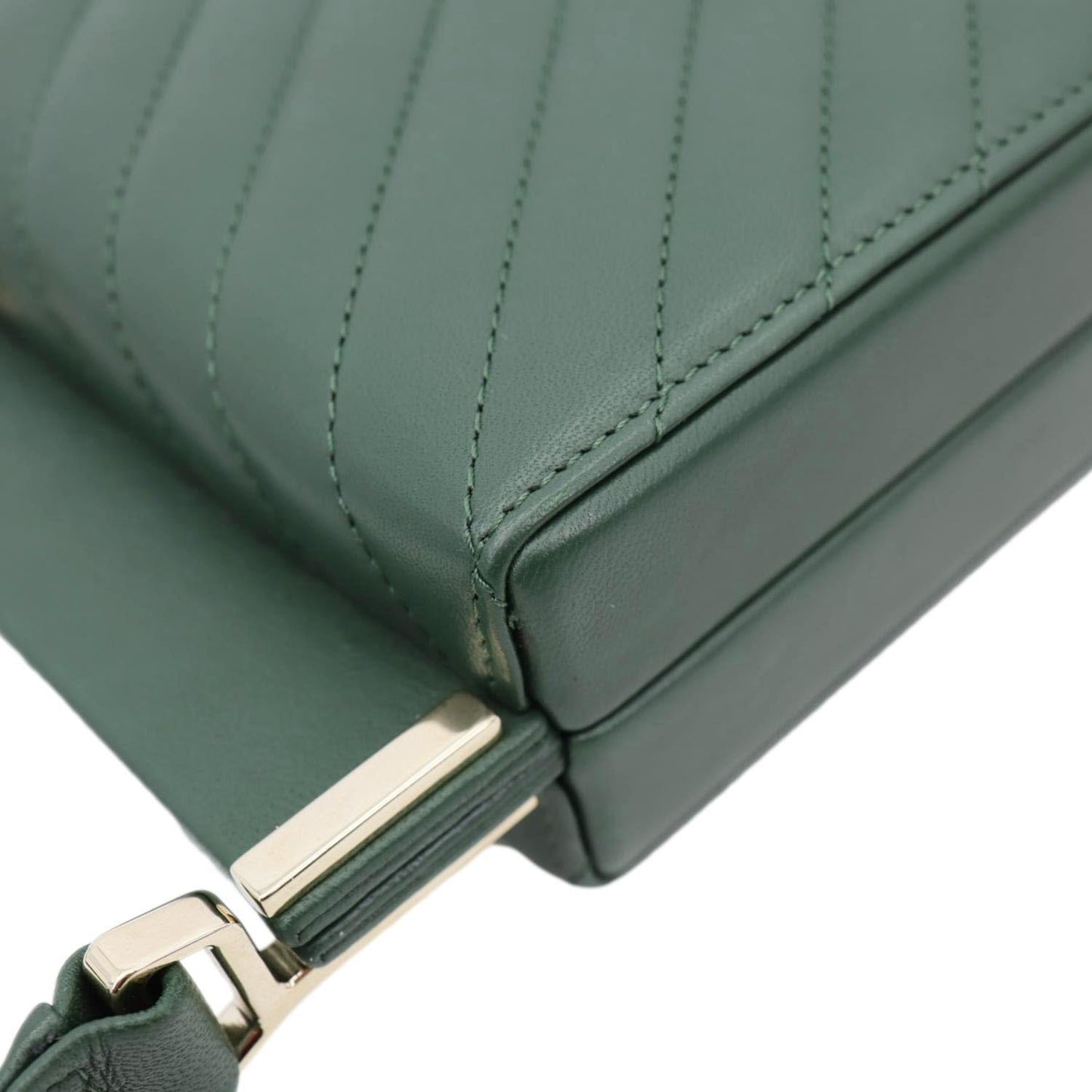CHANEL Reissue Box Chevron Lambskin Leather Clutch Bag Green