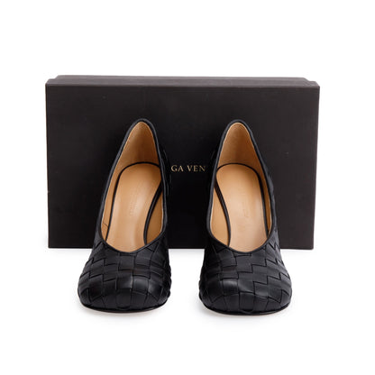 Bottega Veneta Black Intrecciato Nappa Leather Scarpa Tess Pumps, Size 38