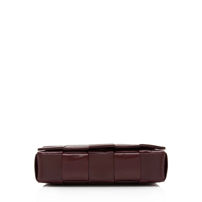 Luxury Bottega Veneta Distressed Calfskin Cassette Small Crossbody Bag (SHF-K6GzFo)