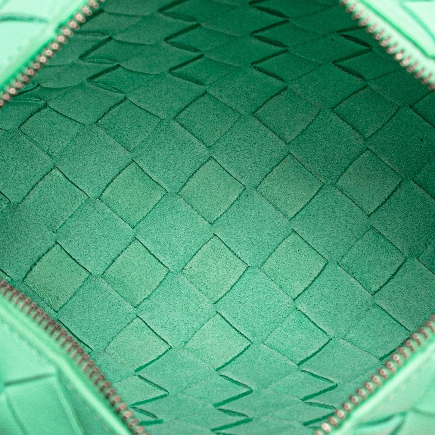 Luxury Bottega Veneta Mini Nappa Intrecciato Loop Camera Bag (SHG-H9L0I0)