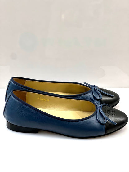 CHANEL CC LEATHER BALLET FLATS