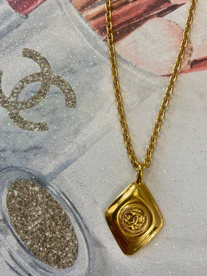 CHANEL CC VINTAGE DIAMOND SHAPPED PENDANT NECKLACE