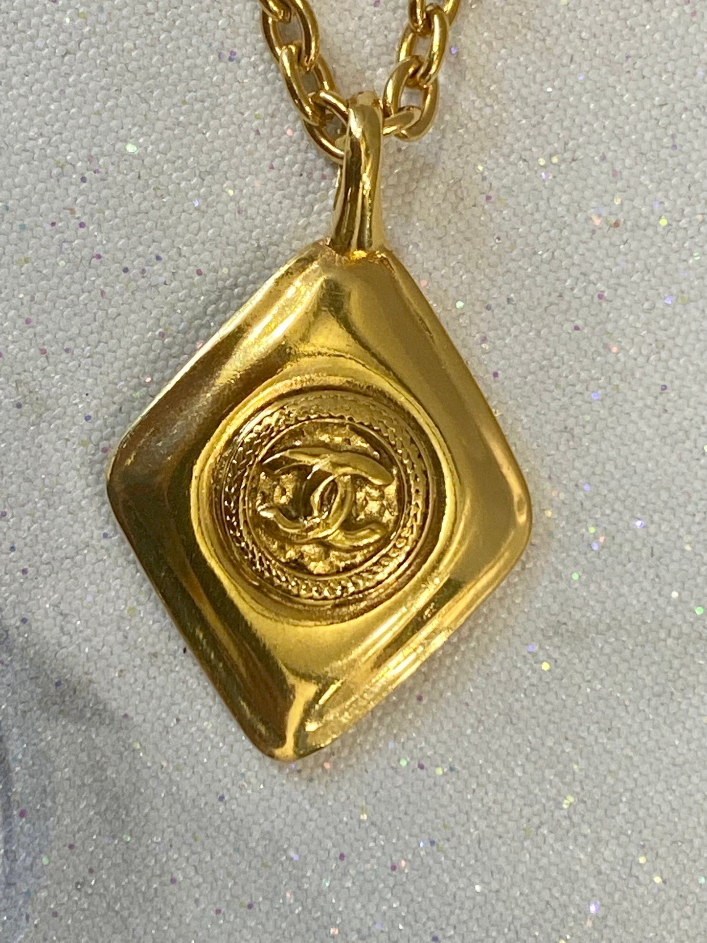 CHANEL CC VINTAGE DIAMOND SHAPPED PENDANT NECKLACE