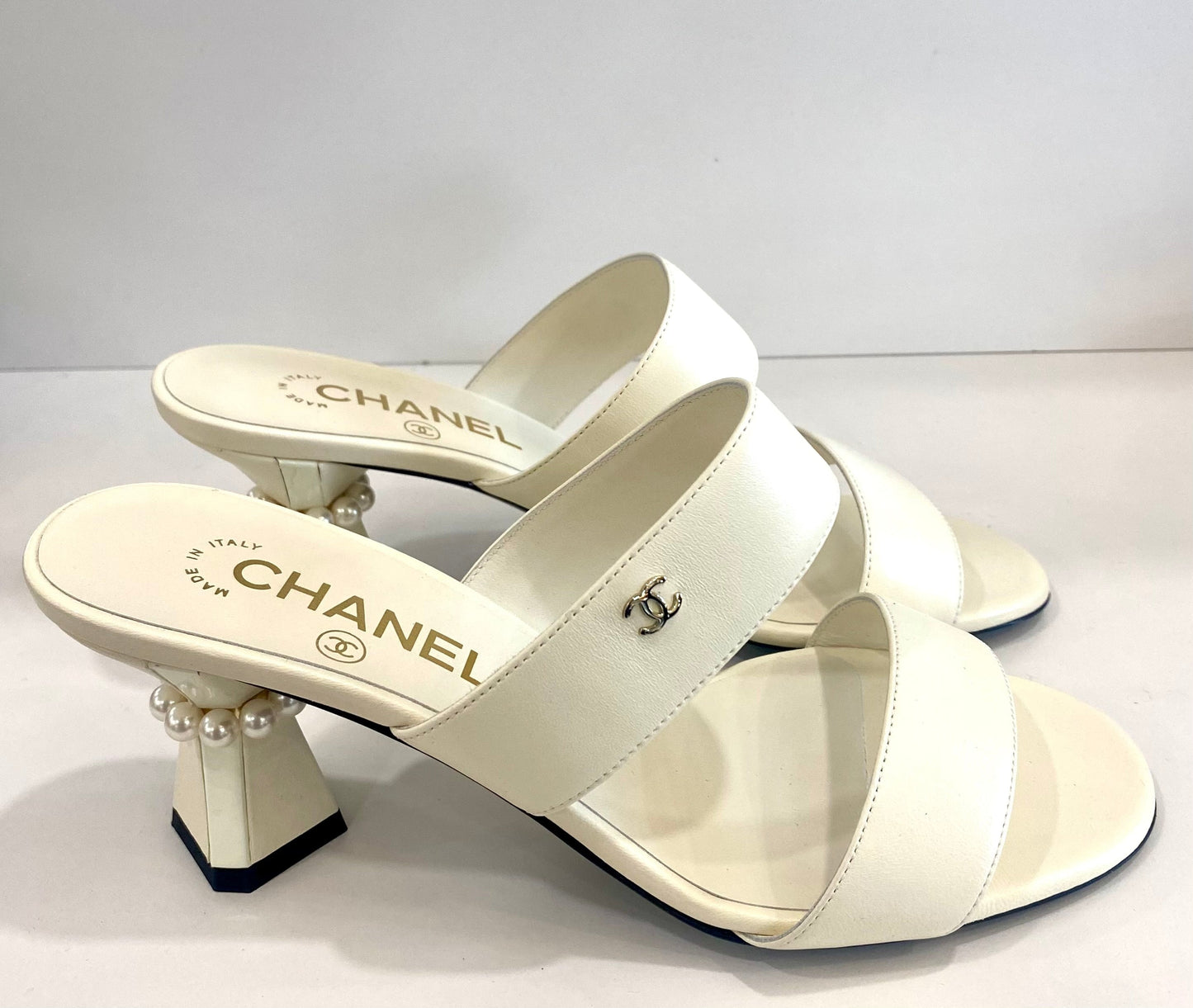 CHANEL CC FAUX PEARL EMBELLISHED HEEL MULE SANDALS