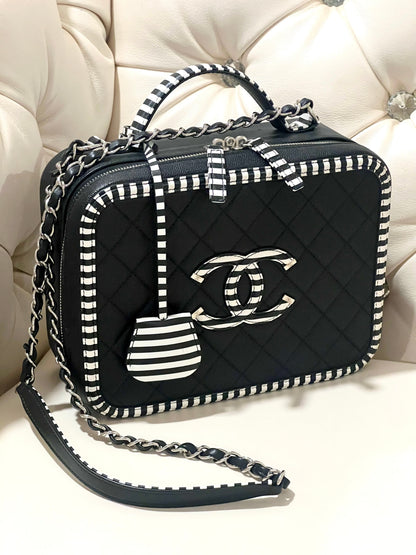 CHANEL CAVIAR QUILTED MEDIUM CC FILIGREE VANITY CASE