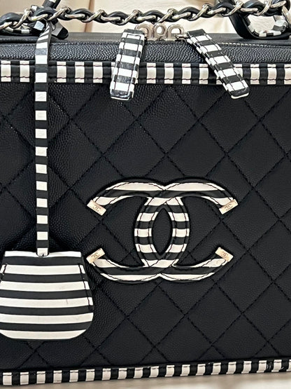 CHANEL CAVIAR QUILTED MEDIUM CC FILIGREE VANITY CASE