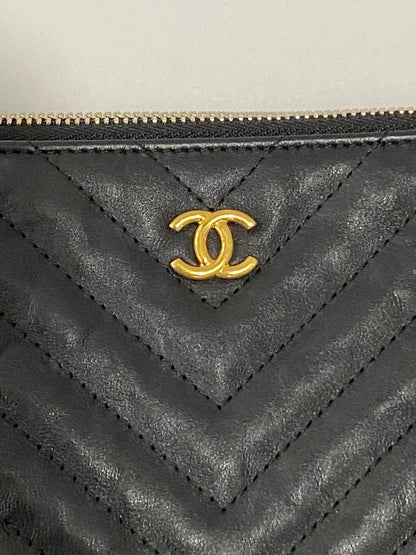 CHANEL CHEVRON QUILTED CALFSKIN O CLUTCH BAG