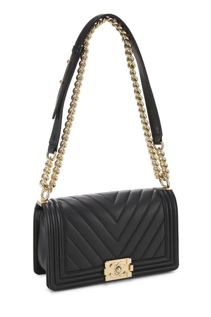 CHANEL CHEVRON QUILTED CALFSKIN NEW MEDIUM BOY FLAP BAG