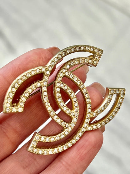 CHANEL CRYSTAL CC LIGHT GOLD-TONE BROOCH