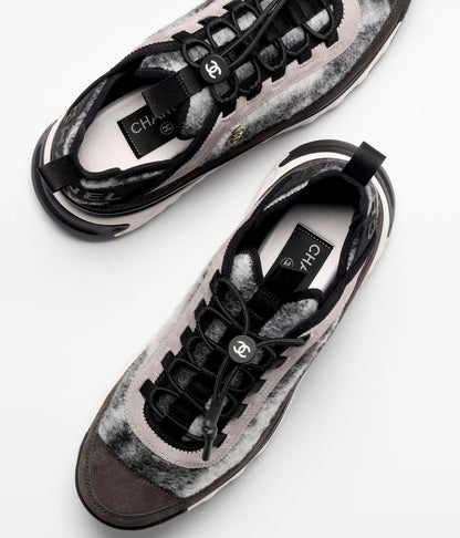 CHANEL MIXED FABRIC SUEDE CALFSKIN LOW-TOP SNEAKERS