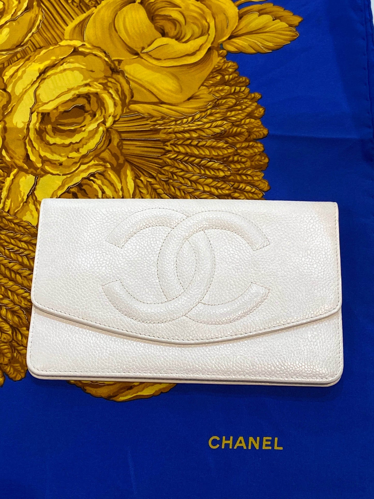 CHANEL VINTAGE WHITE CAVIAR WALLET