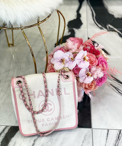 CHANEL Deauville Messenger Bag