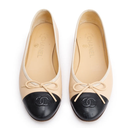 Chanel Beige/Black Lambskin Interlocking CC Logo Flats, Size 36.5