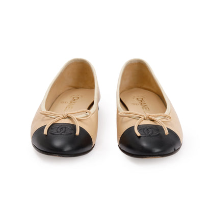 Chanel Beige/Black Lambskin Interlocking CC Logo Flats, Size 38