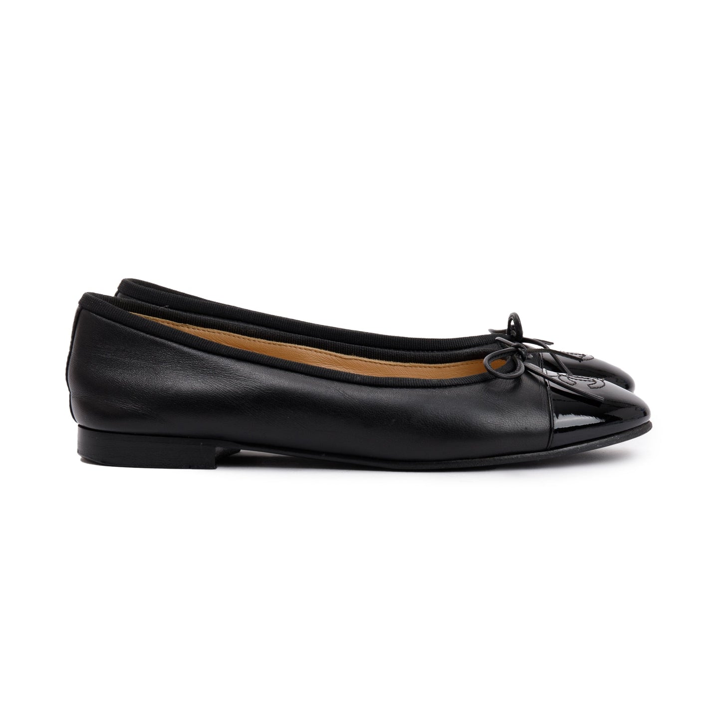 Chanel Black Lambskin Interlocking CC Logo Flats, Size 37