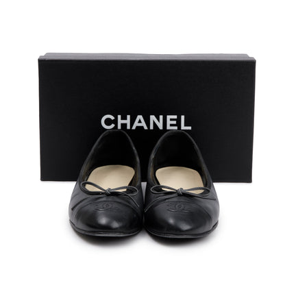 Chanel Black Lambskin Leather Interlocking CC Logo Flats, Size 40.5