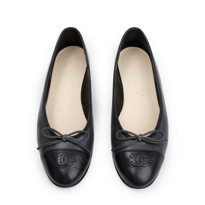 Chanel Black Lambskin Leather Interlocking CC Logo Flats, Size 40.5