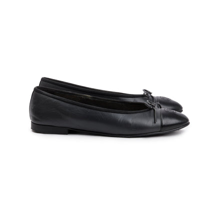 Chanel Black Lambskin Leather Interlocking CC Logo Flats, Size 40.5