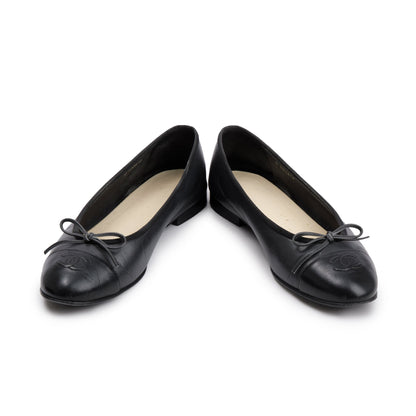 Chanel Black Lambskin Leather Interlocking CC Logo Flats, Size 40.5