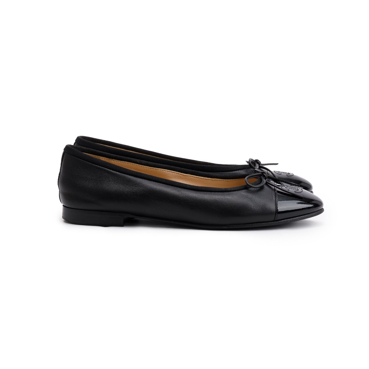 Chanel Black Lambskin/ Patent Leather Interlocking CC Logo Bow Flats, Size 37