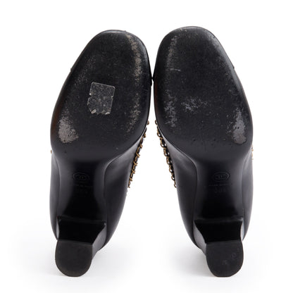 Chanel Black Leather Interlocking CC Logo Chain Around Pumps, Size 36.5