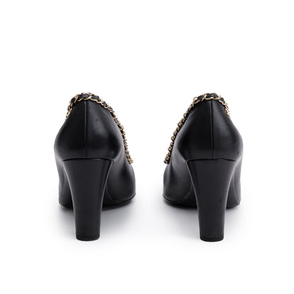 Chanel Black Leather Interlocking CC Logo Chain Around Pumps, Size 38.5