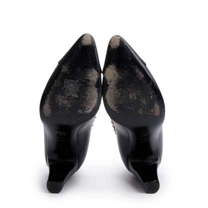 Chanel Black Leather Interlocking CC Logo Chain Around Pumps, Size 38.5