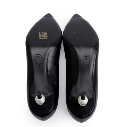 Chanel Black Leather/Grosgrain Faux Pearl Interlocking CC Pumps, Size 40