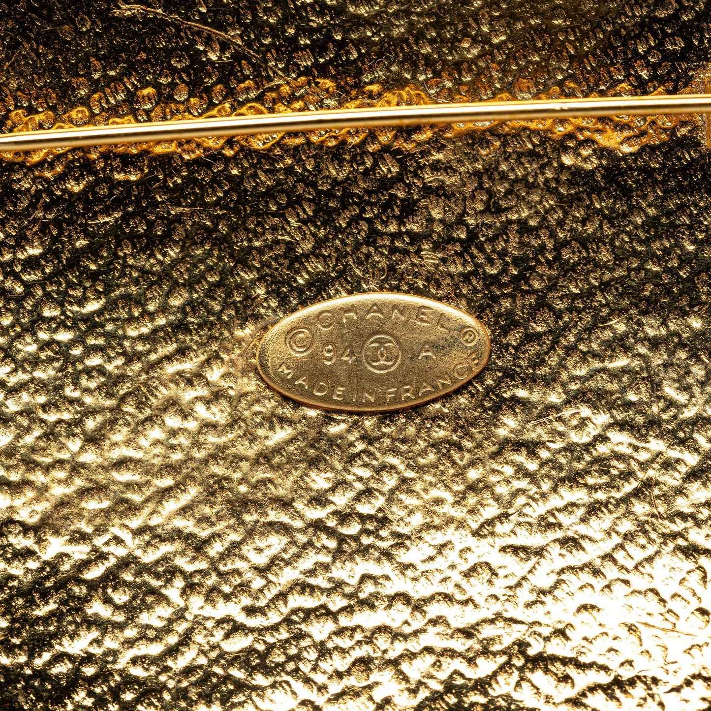 Chanel CC Brooch (SHG-mSN7YF)