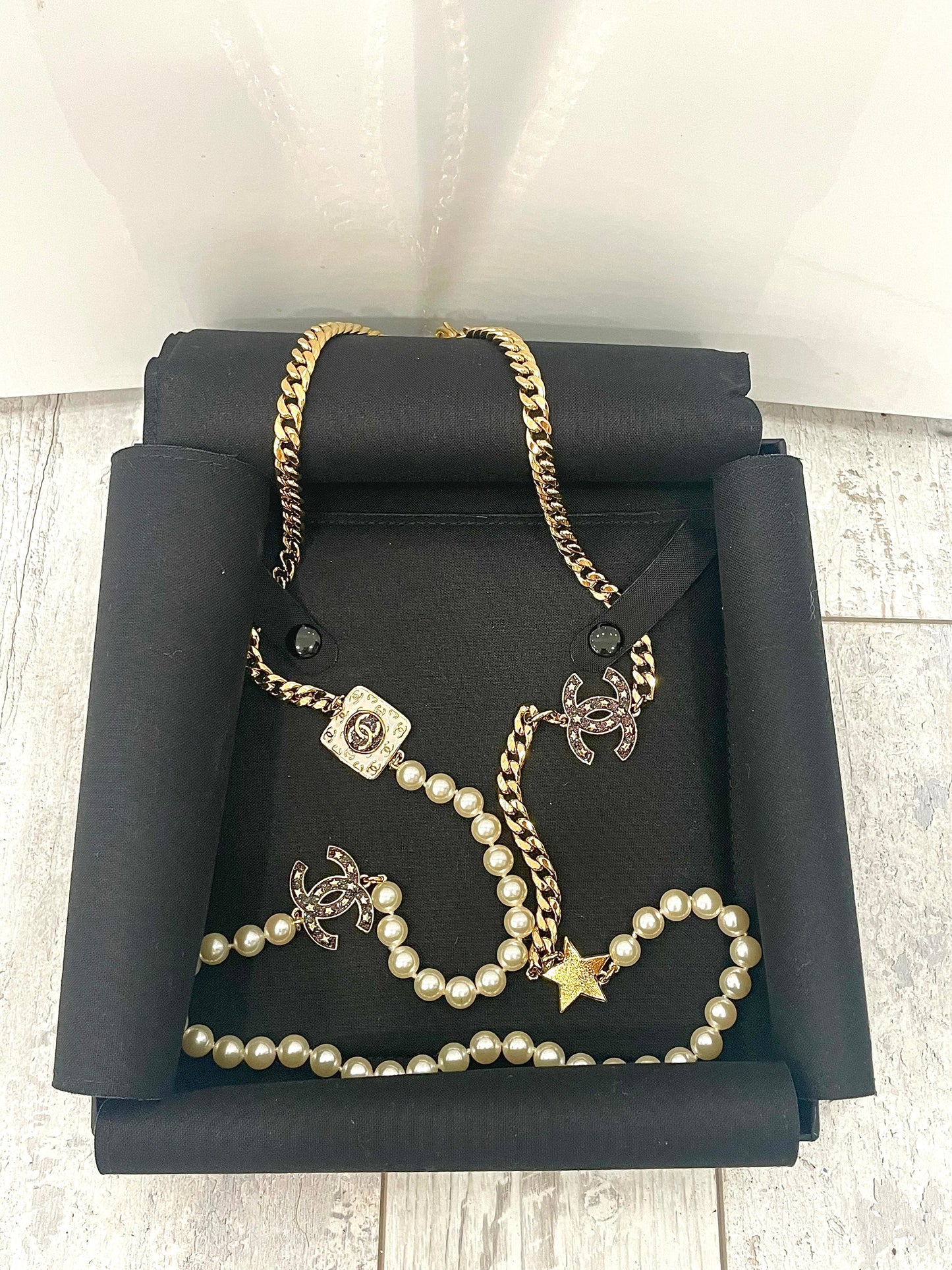 CHANEL CC CHAIN LINK PEARL MULTIPLE CHARMS NECKLACE