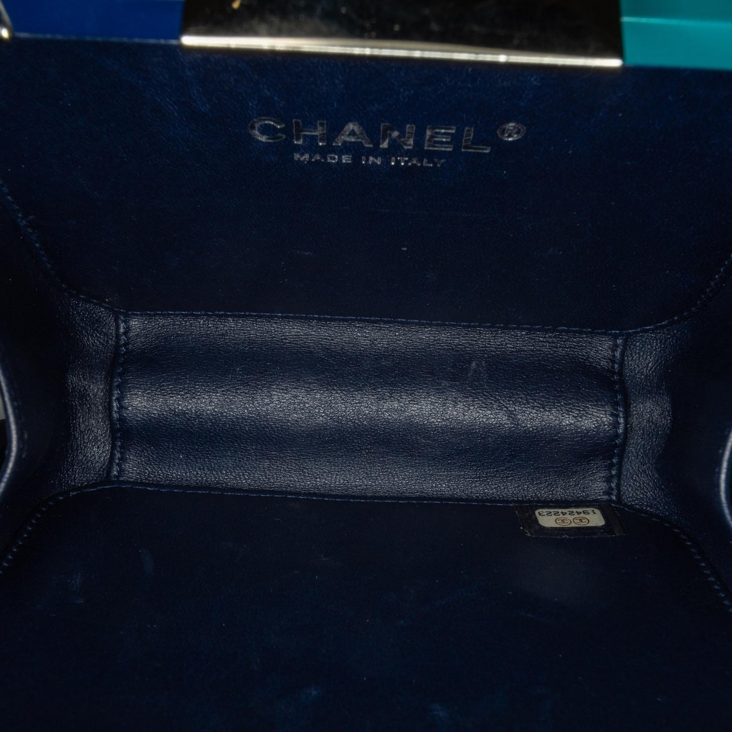 Chanel CC Ombre Plexiglass Clutch on Chain (SHG-RD2nKl)