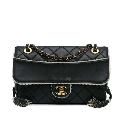 Chanel CC Quilted Lambskin Tassel and Border Embellished Flap Bag (SHG-anFwRO)