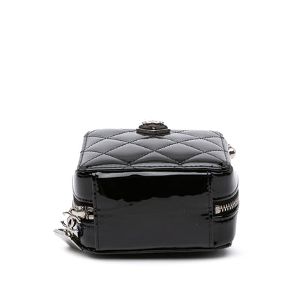 Chanel CC Quilted Patent Diamond Resin Clutch With Chain