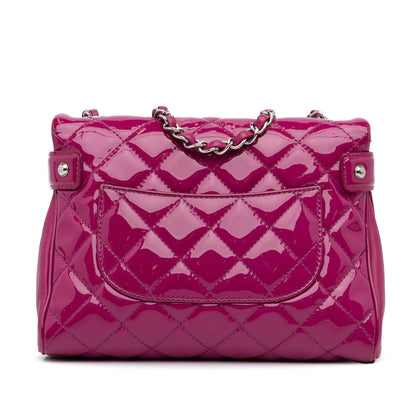 Chanel CC Quilted Patent Leather Crossbody Bag (SHG-g7XOp3)