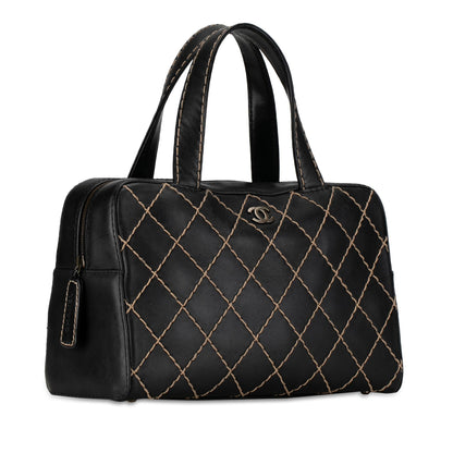 Chanel CC Wild Stitch Lambskin Handbag (SHG-GFLpJL)