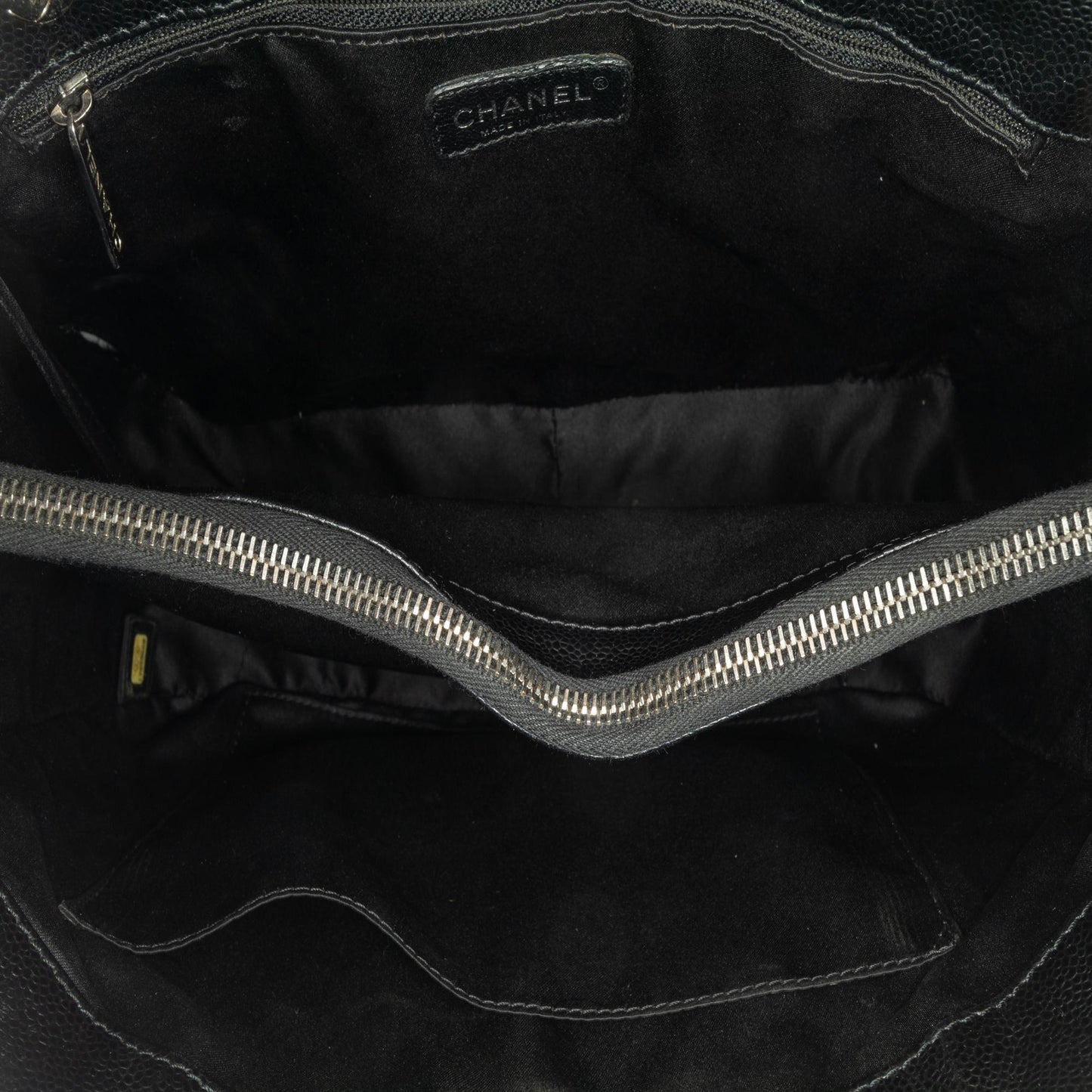Chanel Caviar Grand Shopping Tote (SHG-UJa5nr)