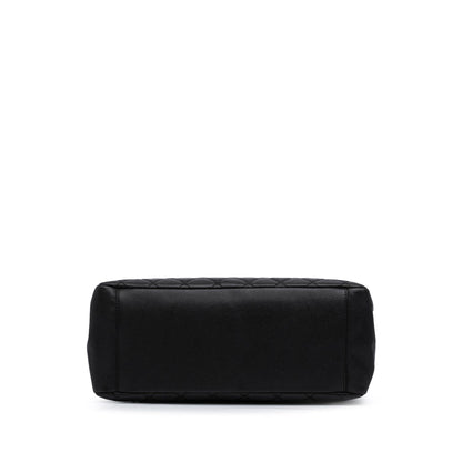 Chanel Caviar Grand Shopping Tote (SHG-UvGGph)