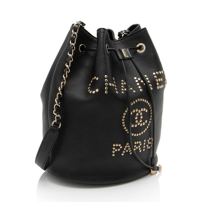 Chanel Caviar Leather Studded CC Deauville Bucket Bag (SHF-LVIad7)