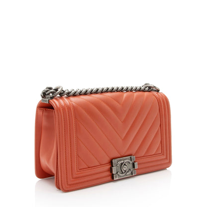 Chanel Chevron Lambskin Old Medium Boy Bag (SHF-ve5YS5)