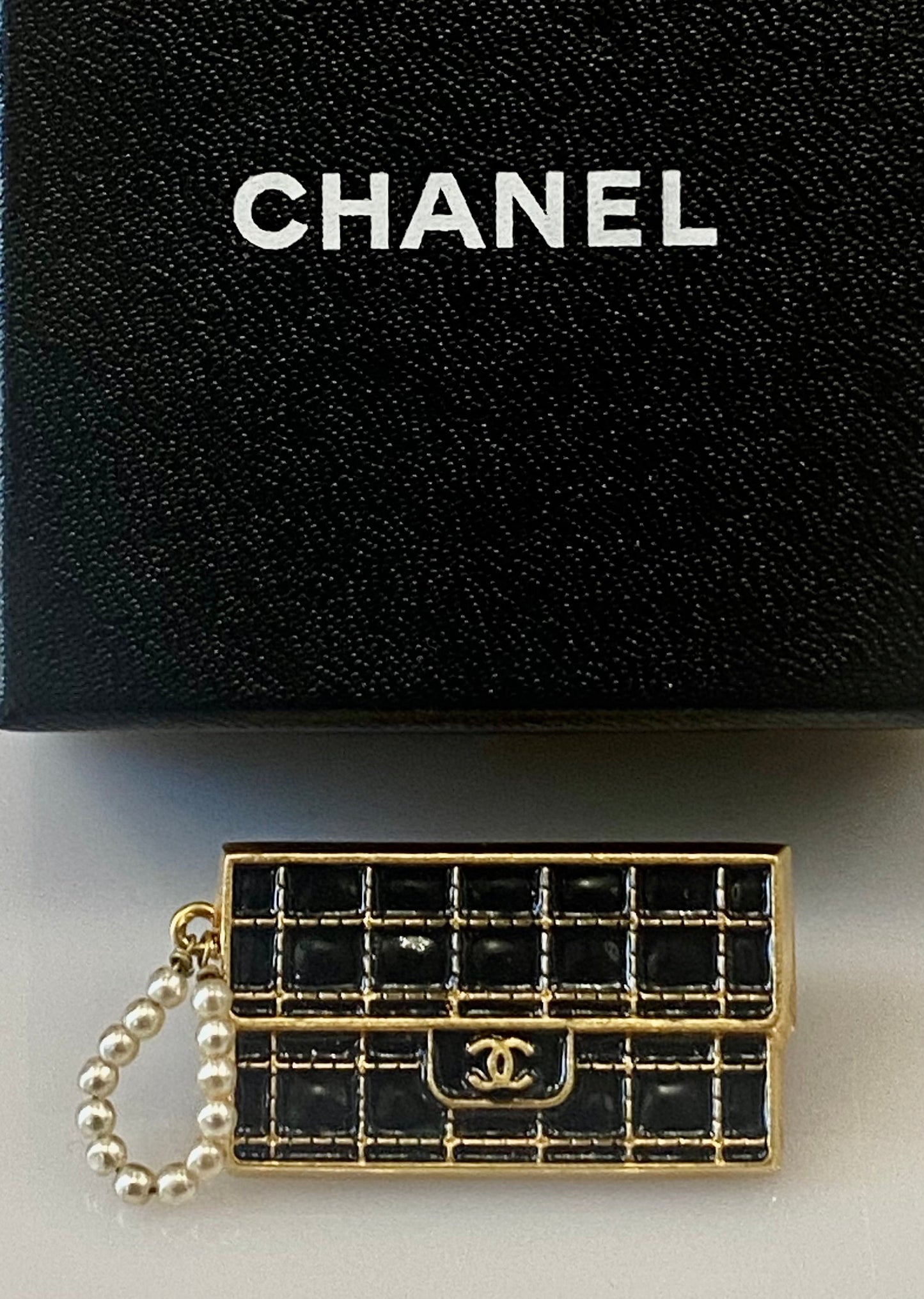 CHANEL RUNWAY FAUX PEARL PURSE PIN BROOCH