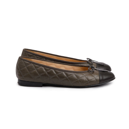 Chanel Grey/Brown Quilted Lambskin Interlocking CC Logo Flats, Size 40.5