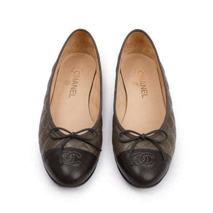 Chanel Grey/Brown Quilted Lambskin Interlocking CC Logo Flats, Size 40.5