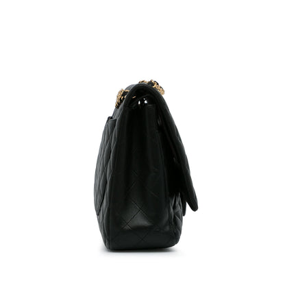 Chanel Maxi Classic Lambskin Double Flap (SHG-eE9hXY)