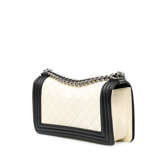 Chanel Medium Bicolor Lambskin Boy Flap (SHG-qI2Oyf)