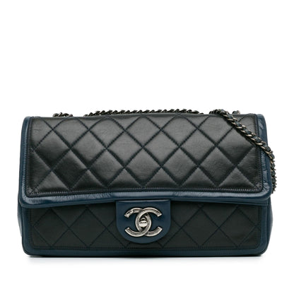 Chanel Medium Bicolor Lambskin Graphic Flap (SHG-EwBfXt)