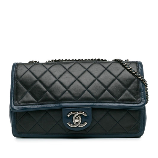 Chanel Medium Bicolor Lambskin Graphic Flap (SHG-EwBfXt)