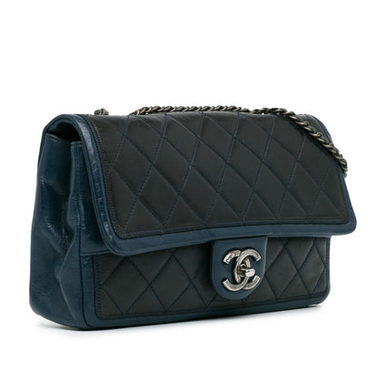 Chanel Medium Bicolor Lambskin Graphic Flap (SHG-EwBfXt)