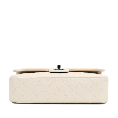 Chanel Medium Classic Lambskin Double Flap (SHG-ouJySv)