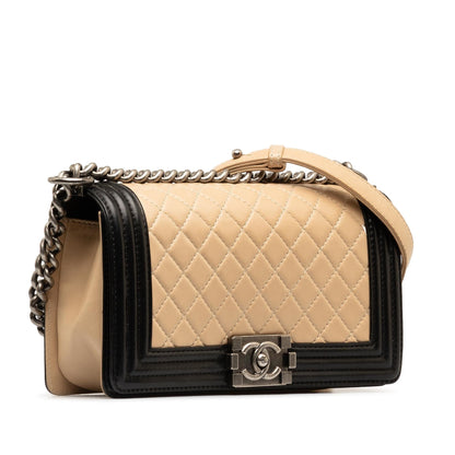 Chanel Medium Lambskin Boy Bicolor Flap Bag (SHG-rXdhO4)